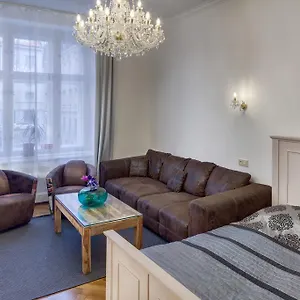 dusni-13-old-town-apartment.praguehotelsweb.com/