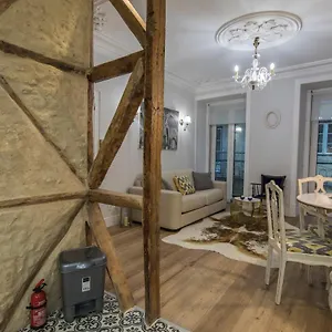 vintage-flat-near-santa-justa-elevator.hotels-lisbon-portugal.com/